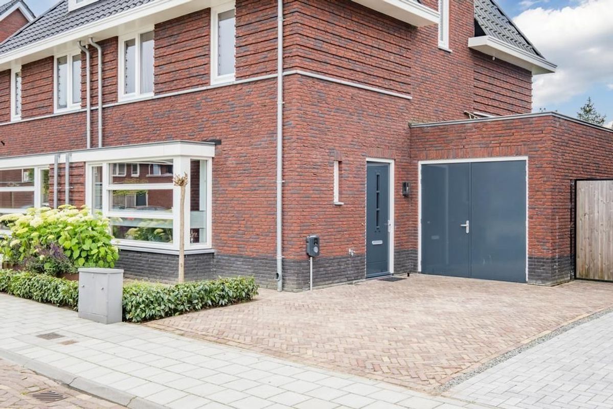 Belle van Zuylenstraat 11 Photo Blur 55
