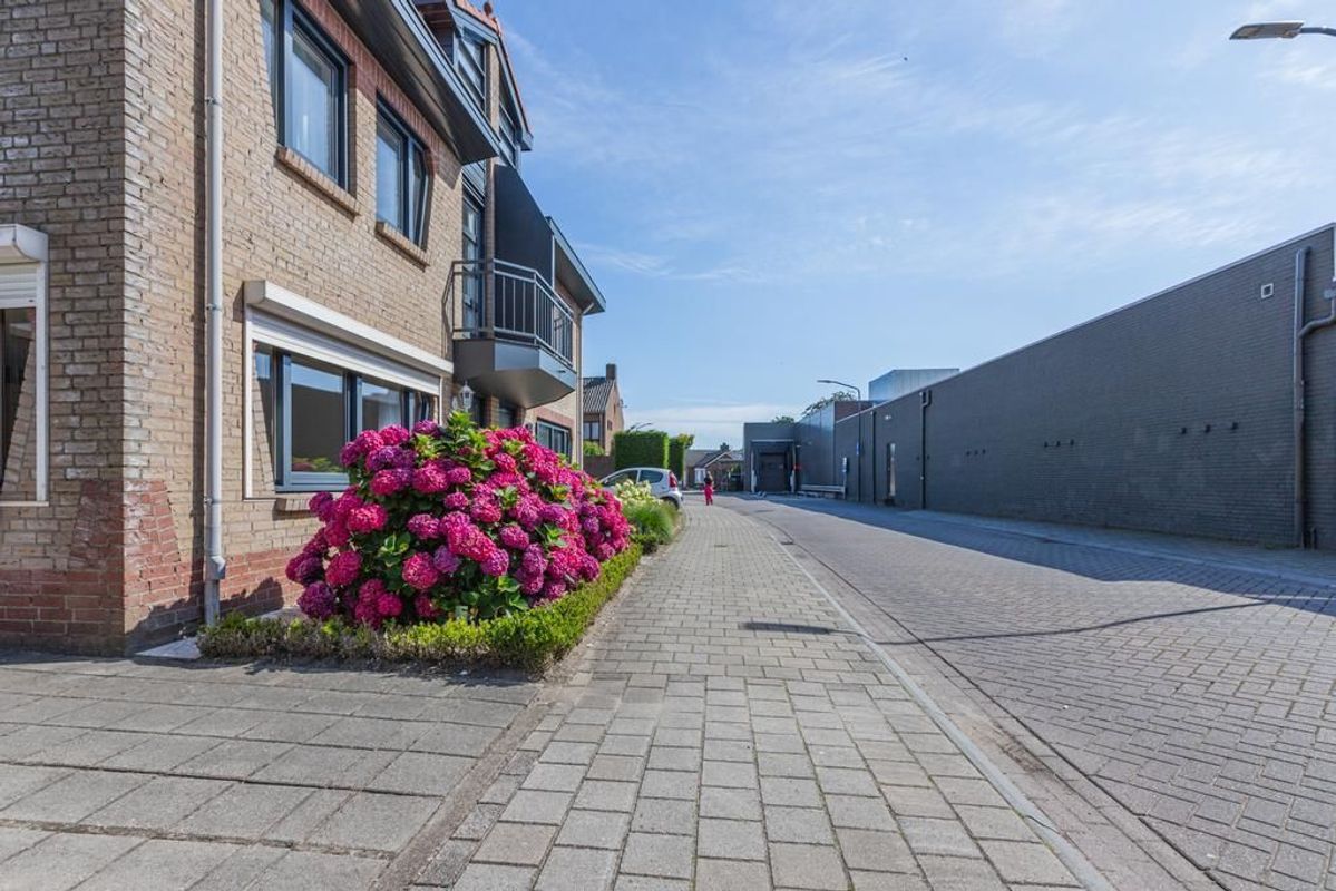 De La Sallestraat 1 - a Photo Blur 38