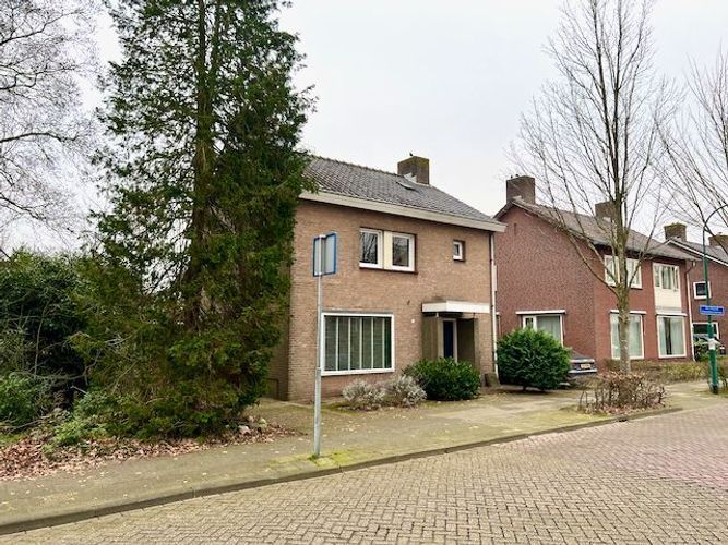 Min. Ruys de Beerenbrouckstraat 1 Photo 1
