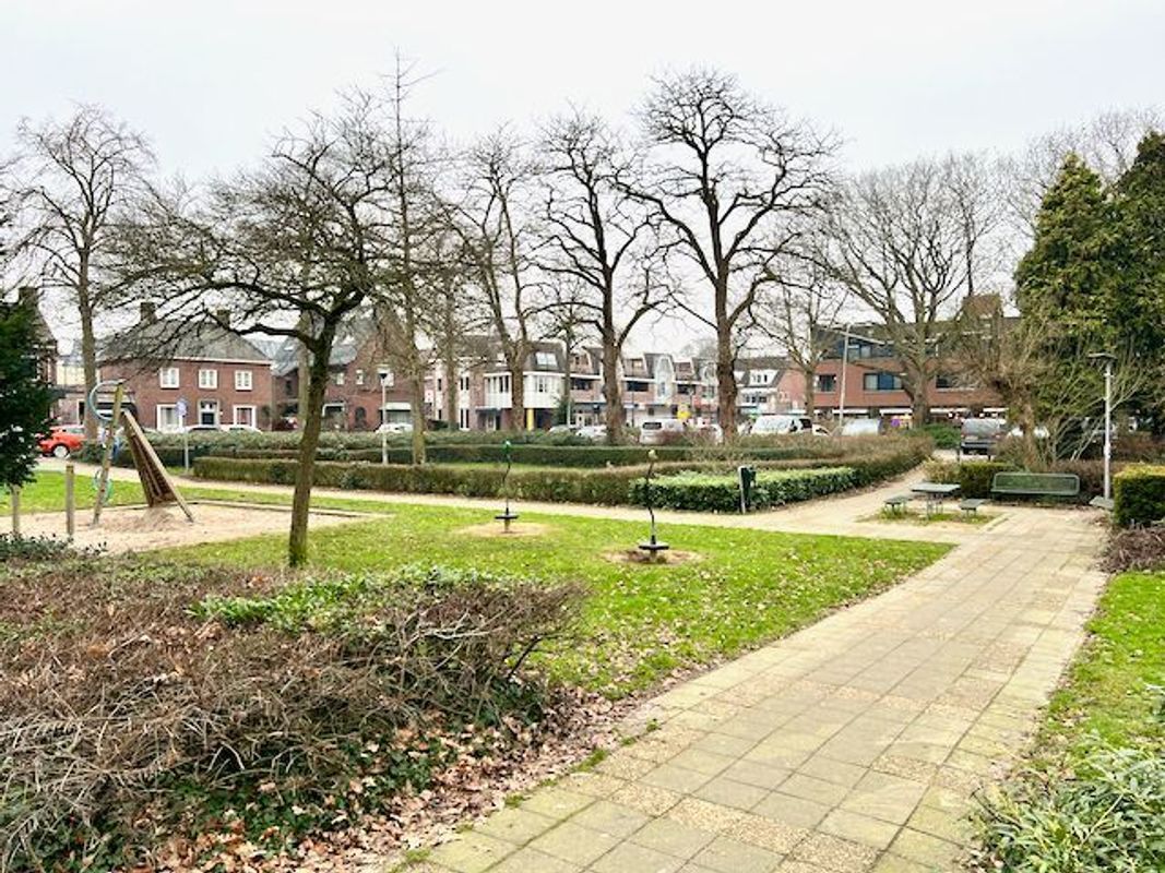 Min. Ruys de Beerenbrouckstraat 1 Photo Blur 27