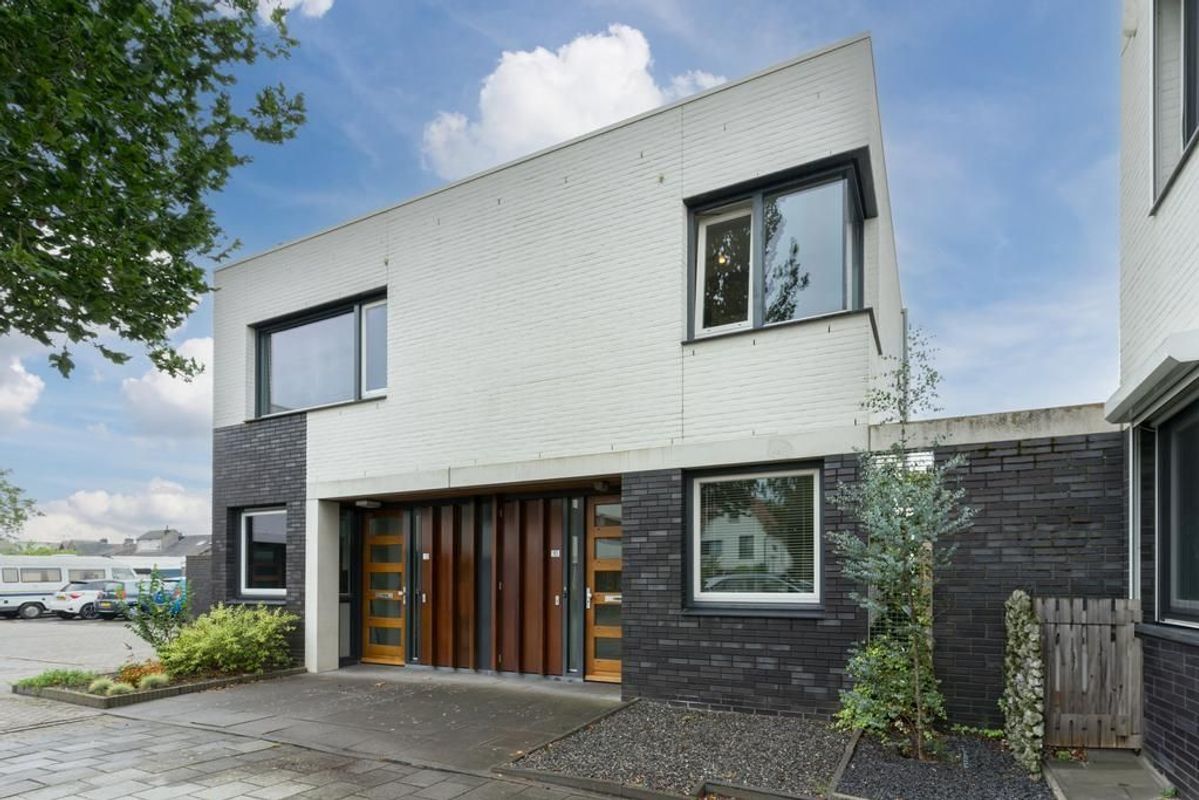 Barones van Voorst tot Voorsthof 10 Photo Blur 29