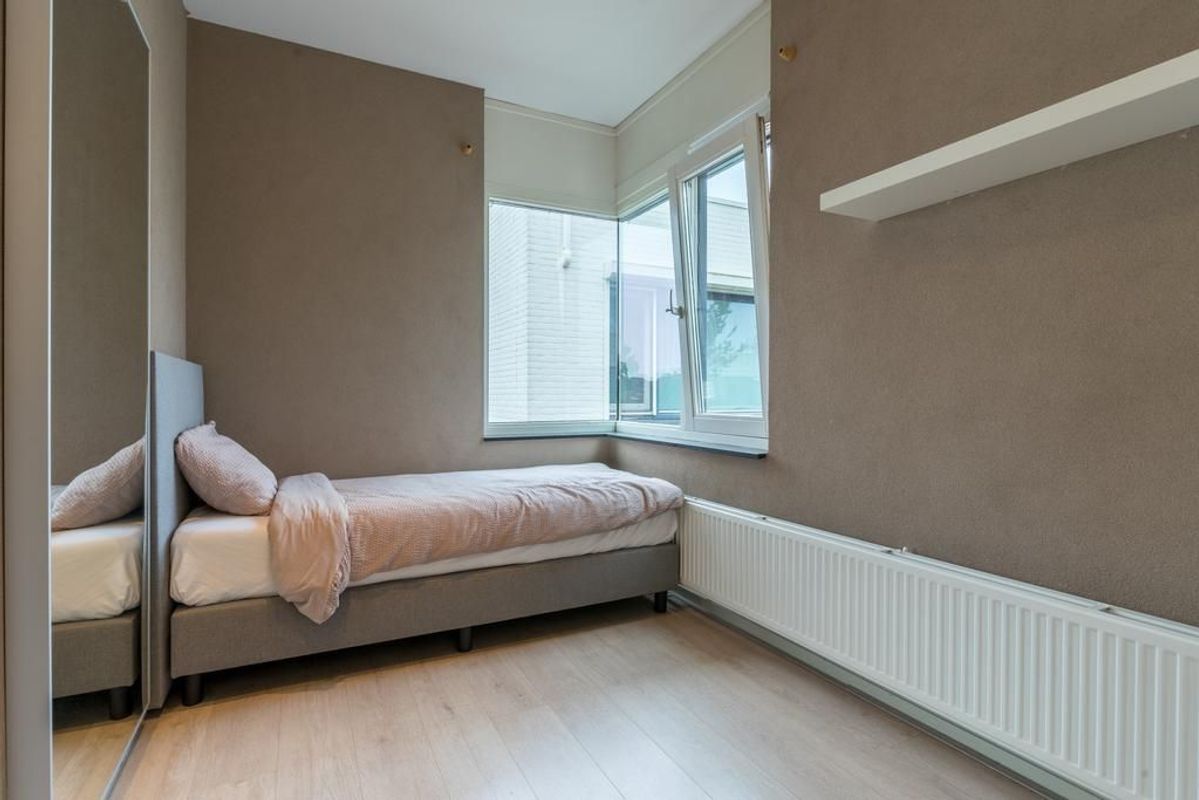 Barones van Voorst tot Voorsthof 10 Photo Blur 15
