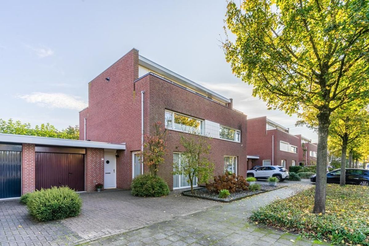 Laan van Tolkien 83 Photo Blur 47