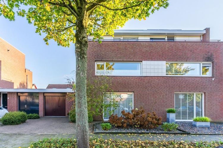 Laan van Tolkien 83 Photo 1