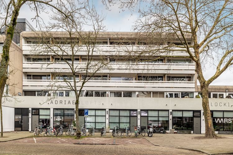 Adriaan van Bergenstraat 306 Photo 1