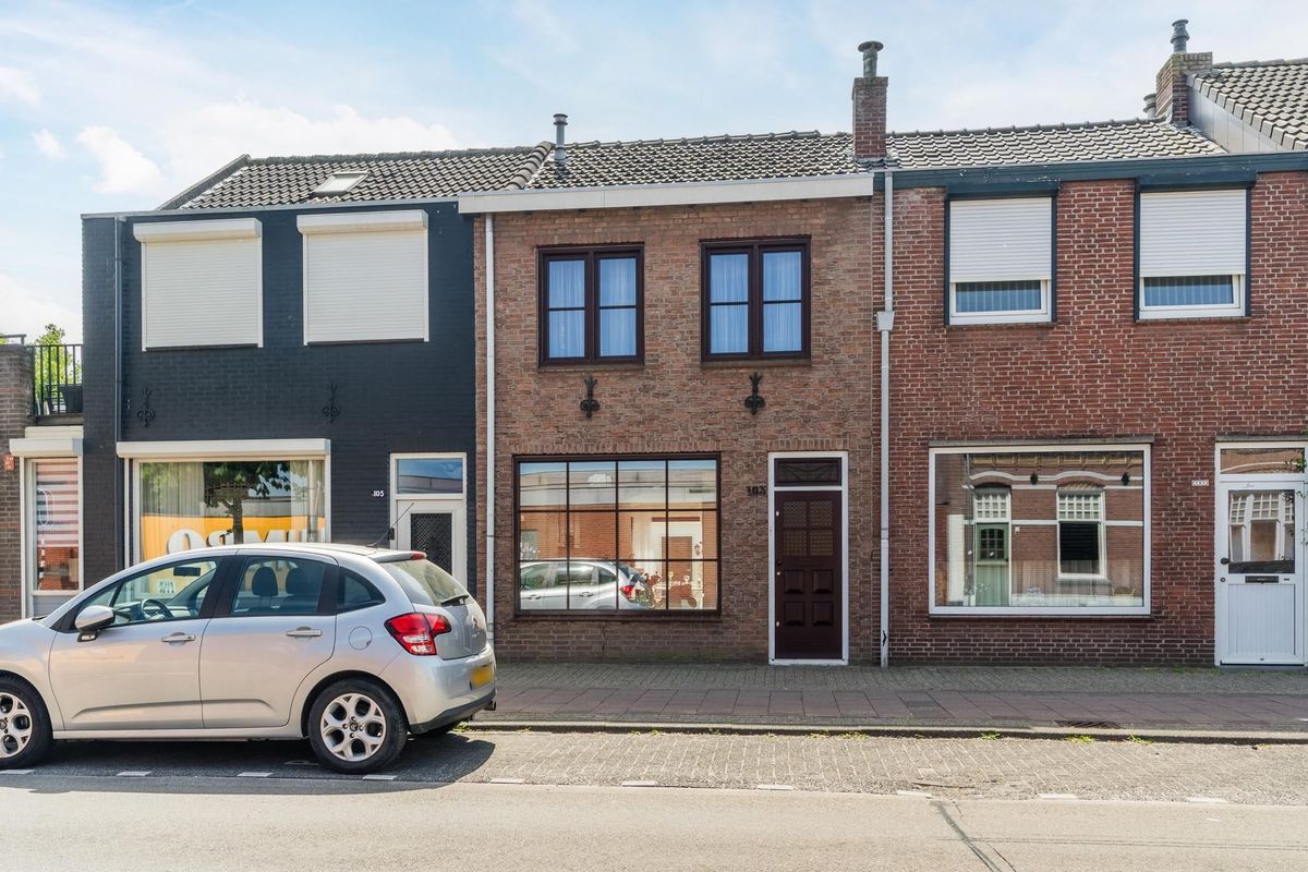 Broekhovenseweg 103 - a Photo Blur 0