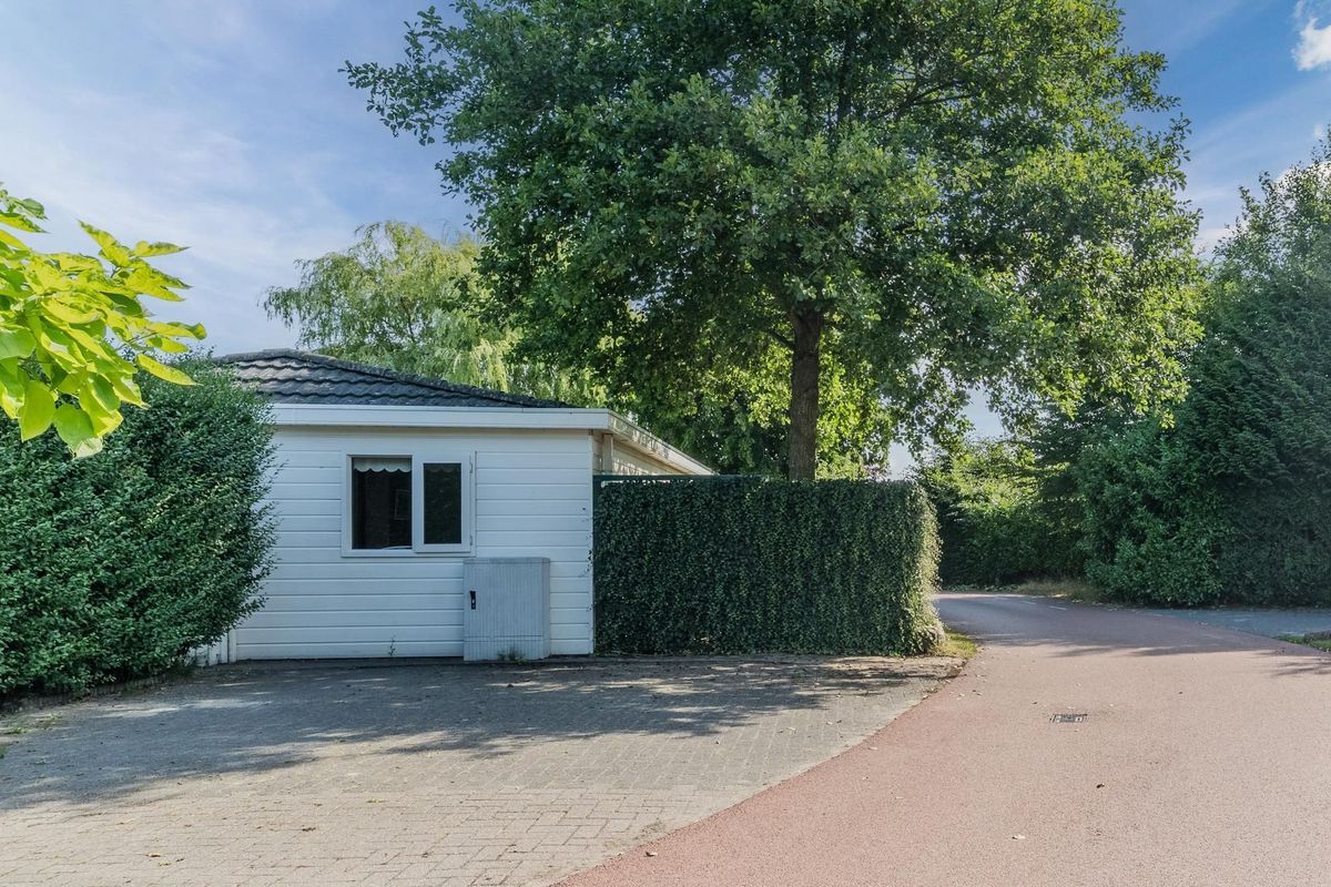 Raakeindse Kerkweg 71 - b10 Photo Blur 0