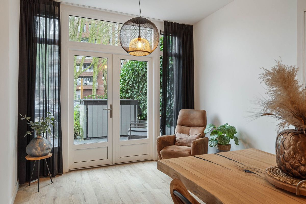 van Voorst tot Voorststraat 5 Photo Blur 9