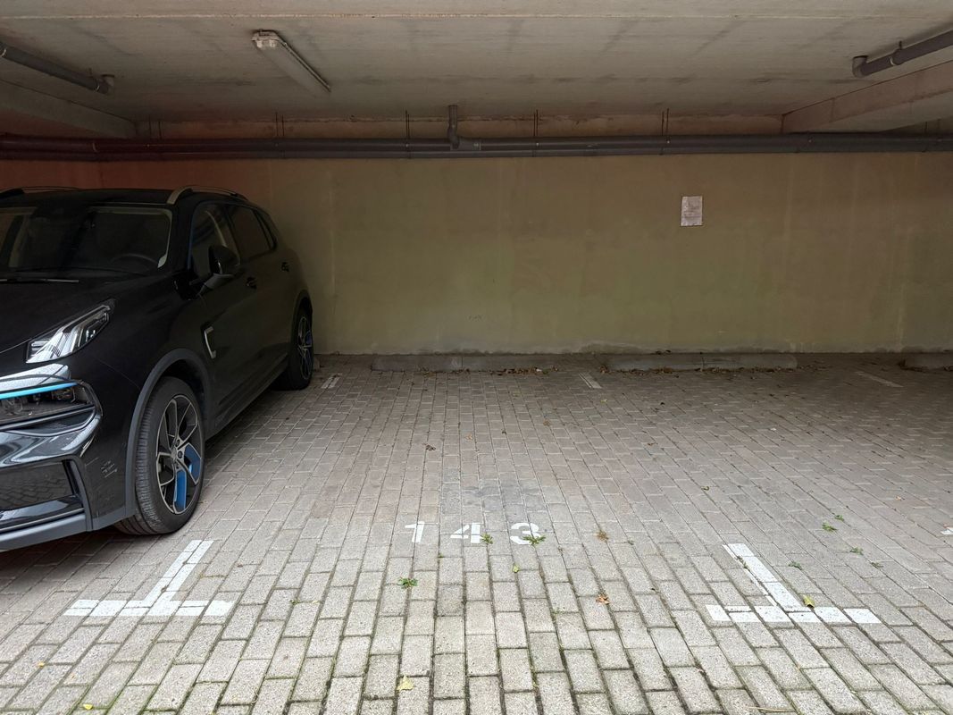 Irenestraat parkeerplaats 143 Photo Blur 1