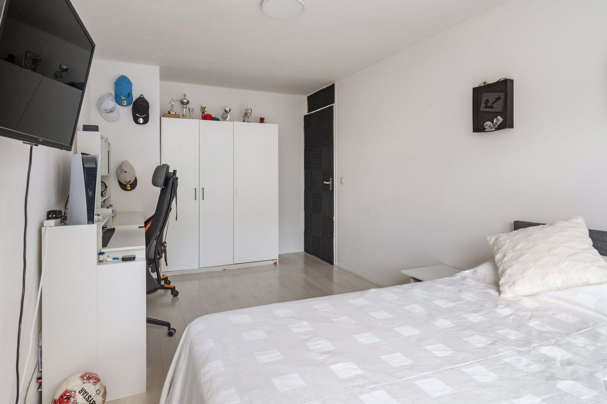 Gouddonk 5 Photo Blur 22