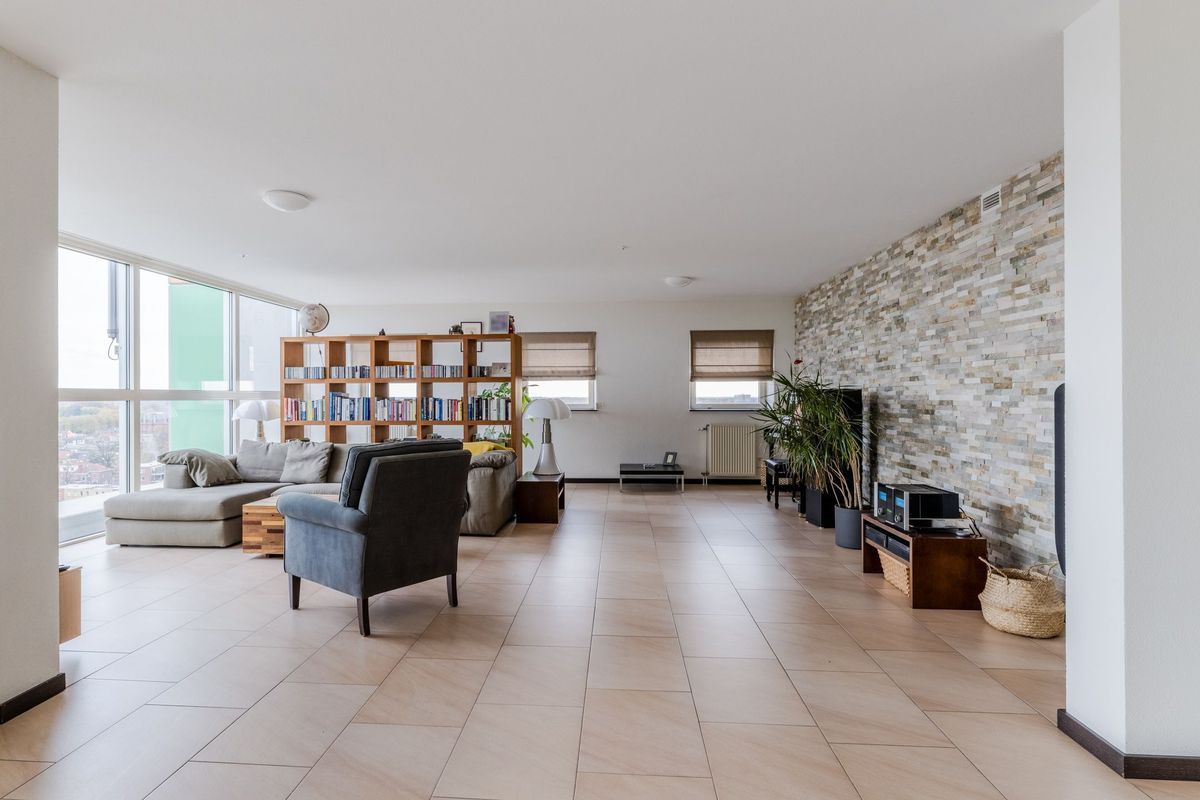 Westpoint 44 Photo Blur 3