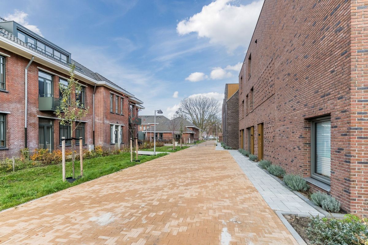 Anton Ebbenhof 12 Photo Blur 35