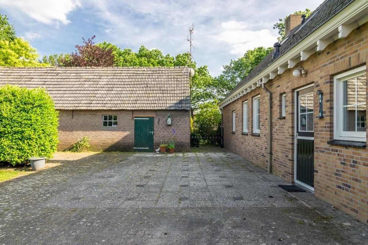 Vossenberg 2 Photo Blur 33