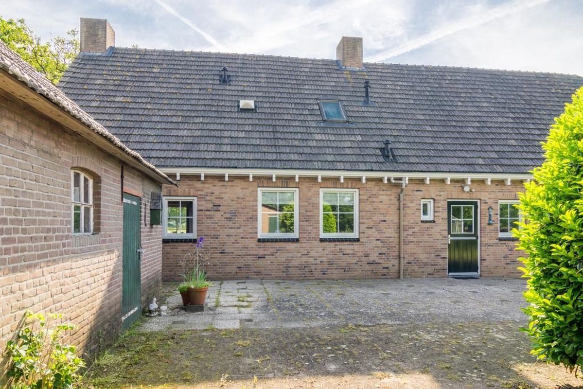 Vossenberg 2 Photo Blur 34