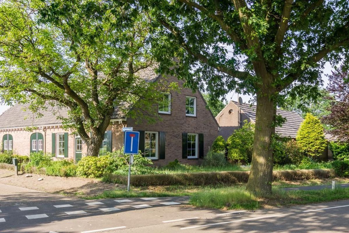 Vossenberg 2 Photo Blur 35