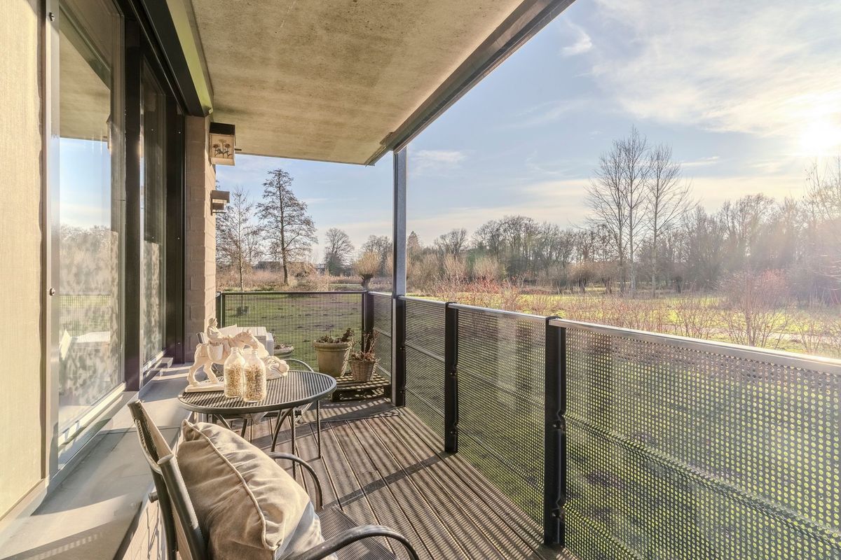 Meeuwenhof 20 Photo Blur 2