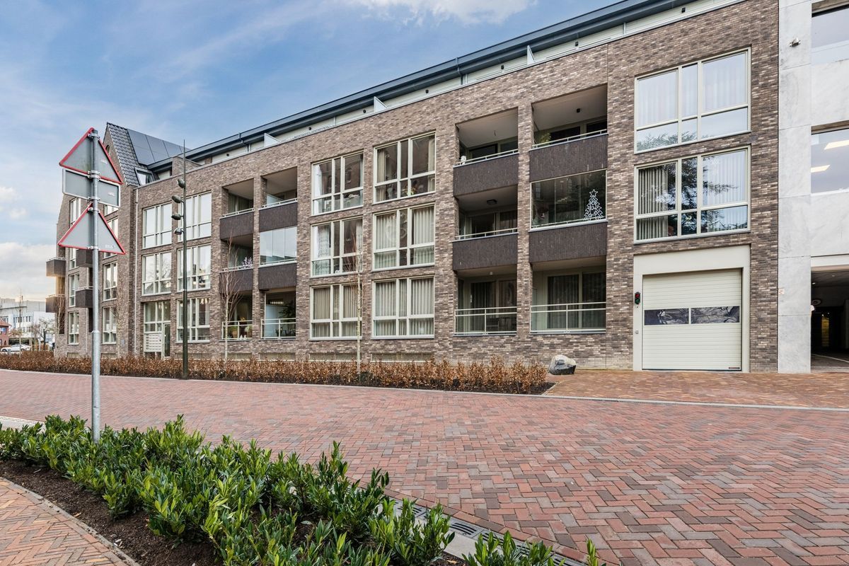 Nieuwendijk 1 - F Photo Blur 0