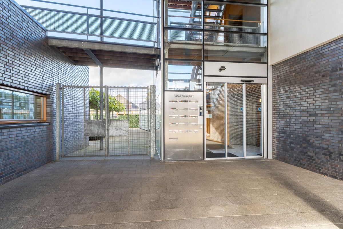 Anne Frankplein 3 - A Photo Blur 42