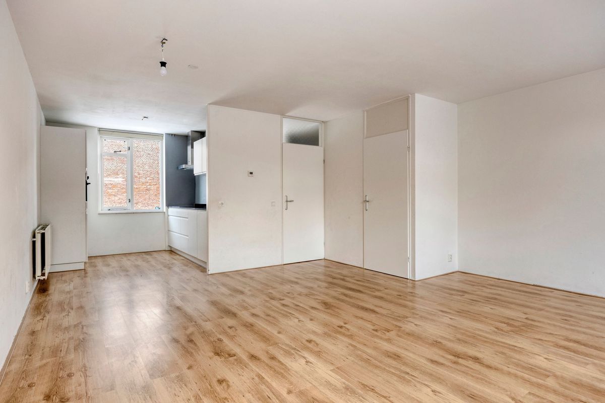 Schoenmaker 2 Photo Blur 1