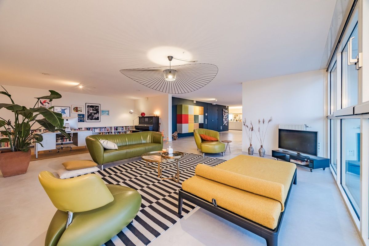 Westpoint 148 Photo Blur 1