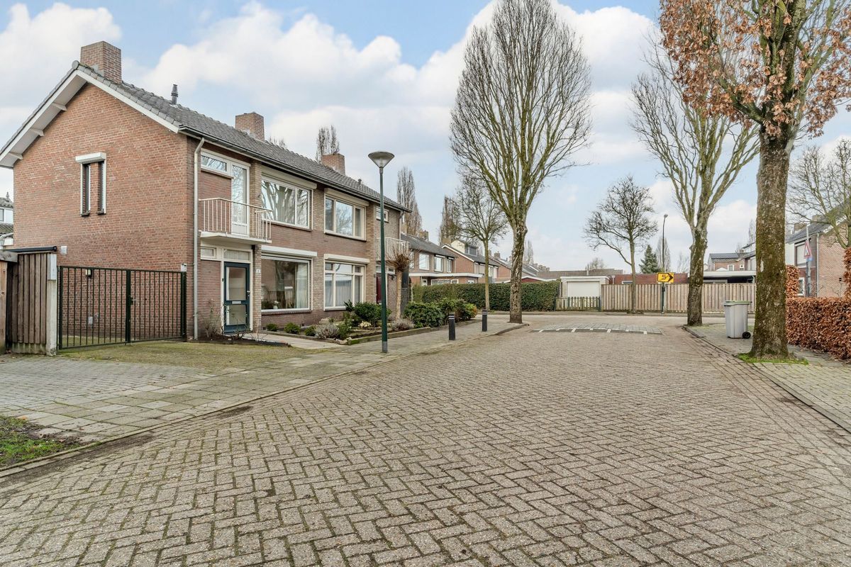 Sint Lambertusstraat 13 Photo Blur 30