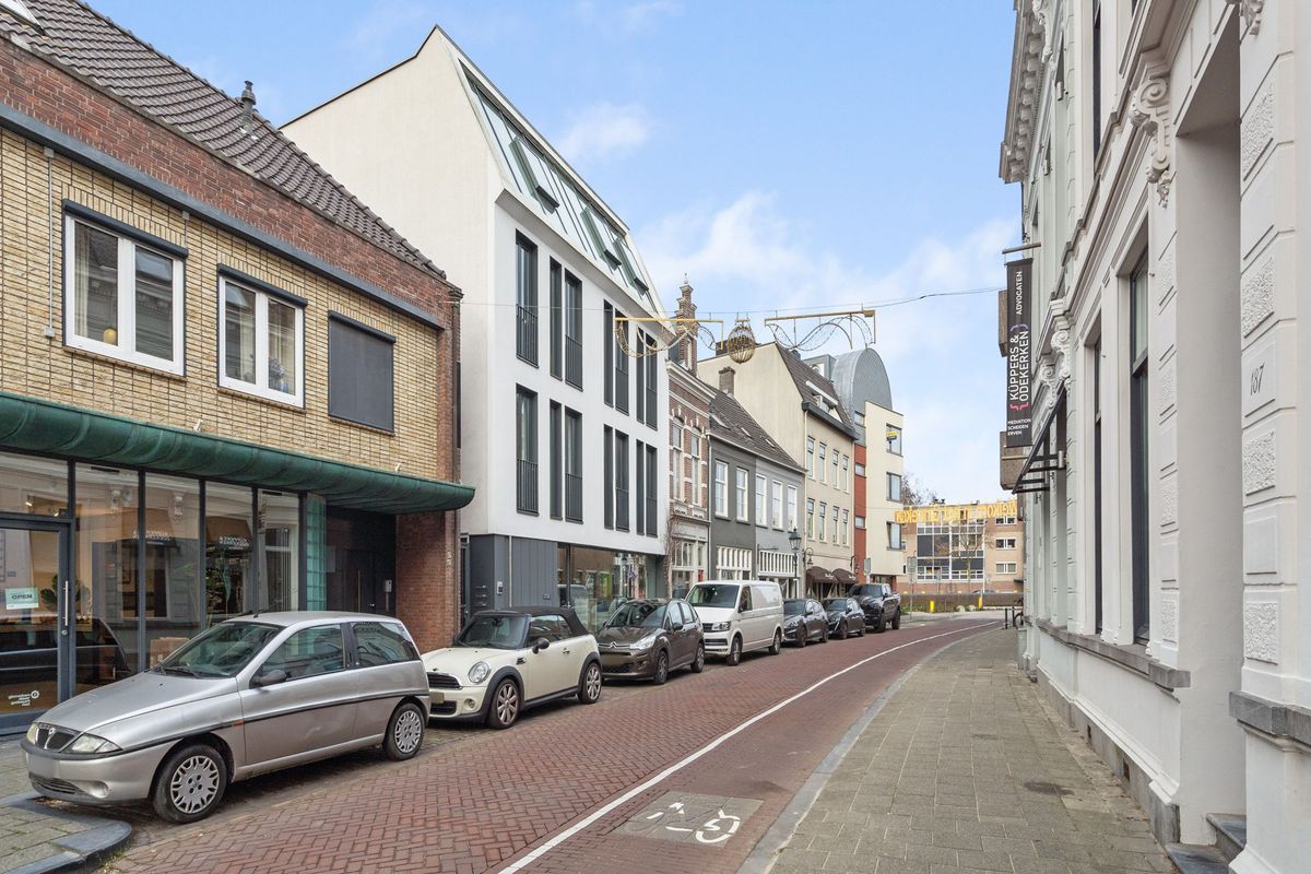 Ginnekenweg 180 - A4 Photo Blur 25