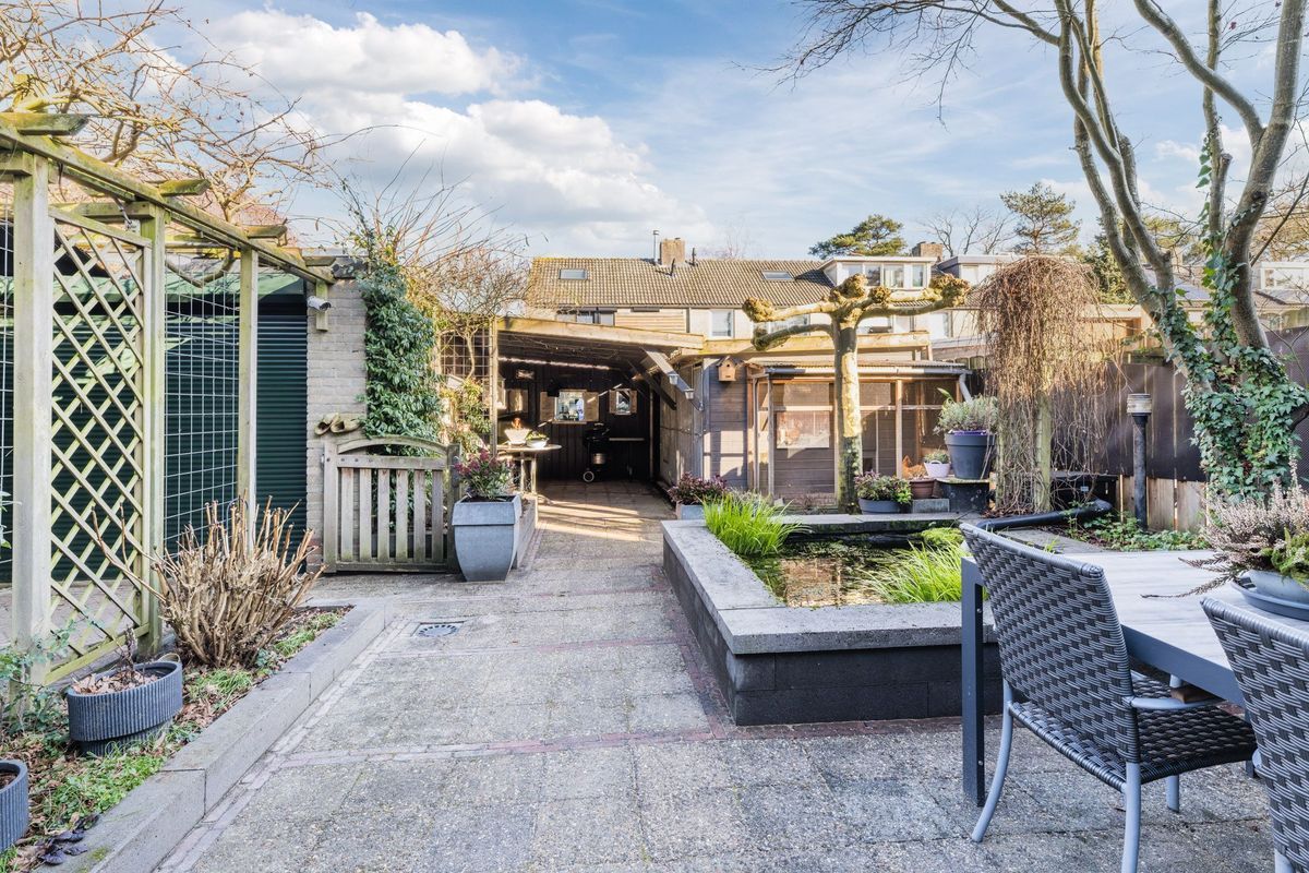 van Bossehof 20 Photo Blur 3