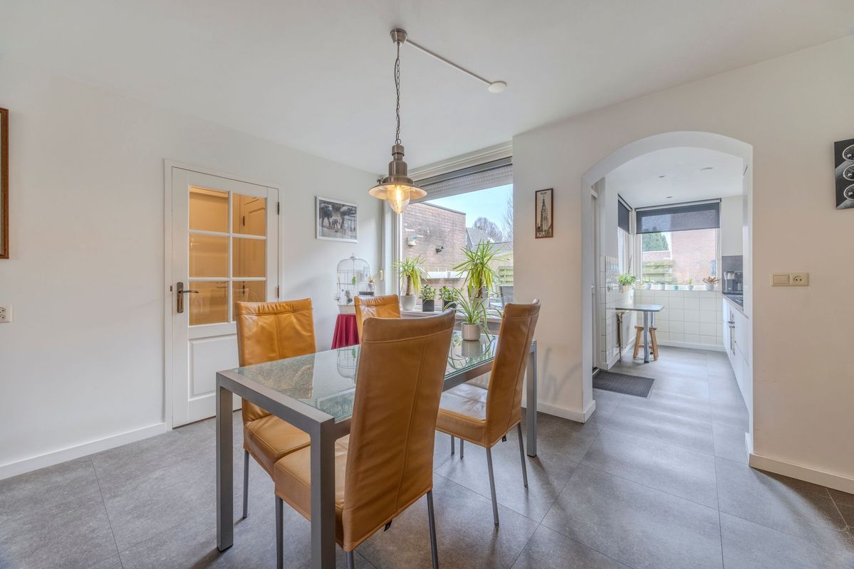 Margrietstraat 2 - B Photo Blur 12