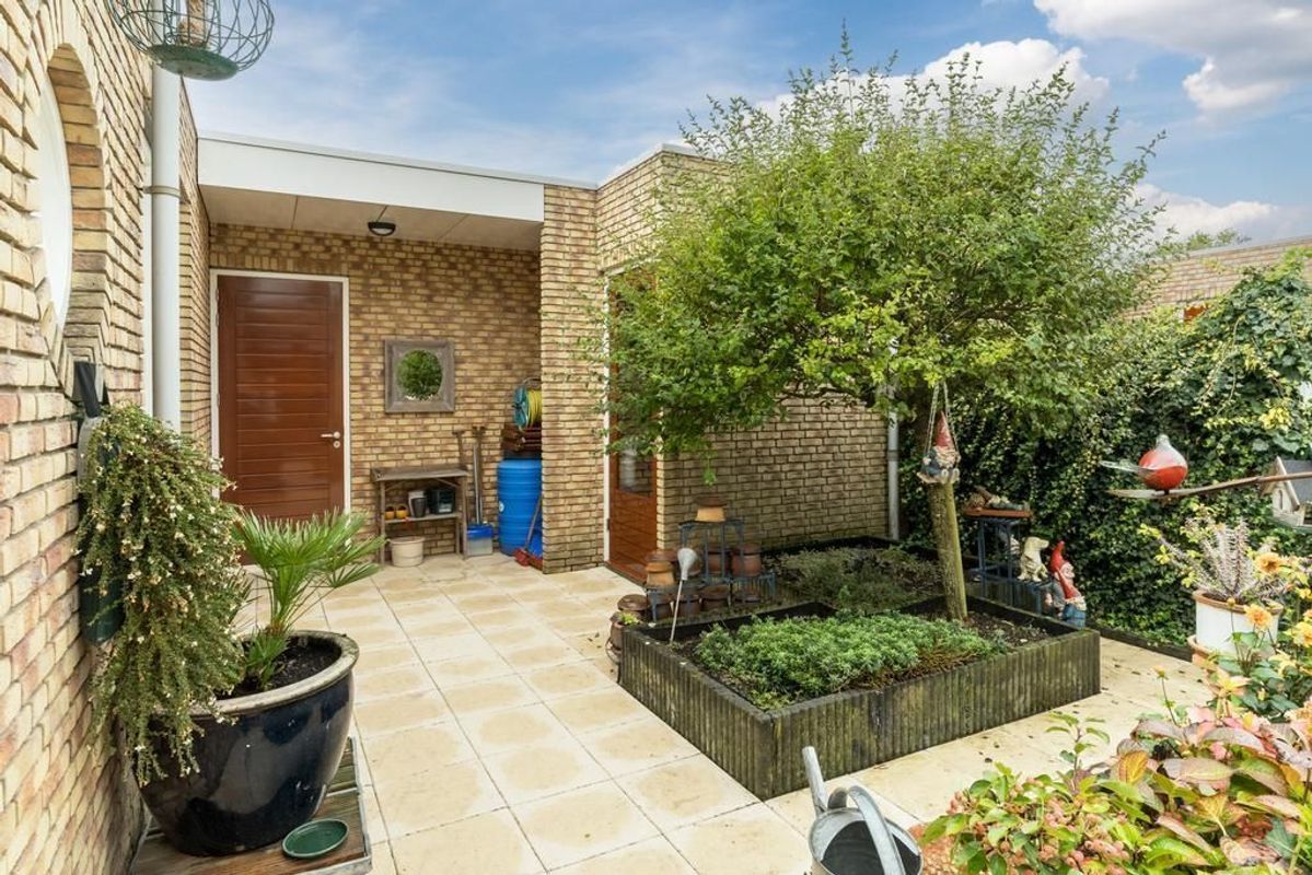 Wethouder van den Eijndenstraat 12 Photo Blur 23