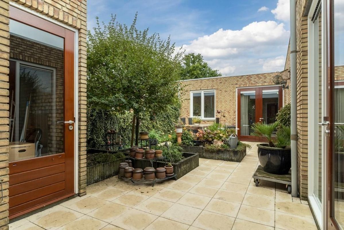 Wethouder van den Eijndenstraat 12 Photo Blur 24