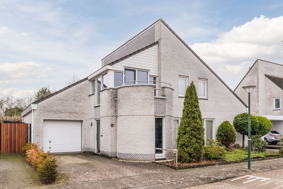 Nimrodel 17 Photo Blur 7