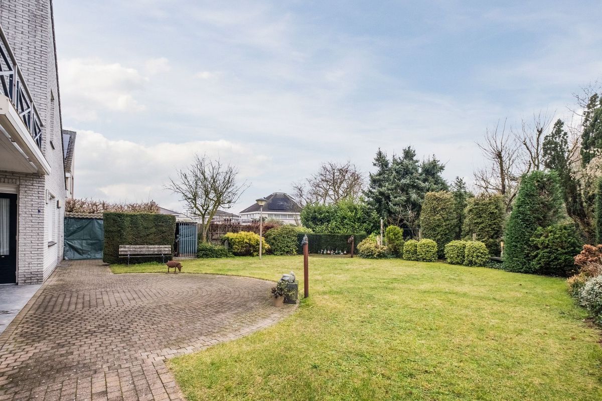 Nimrodel 17 Photo Blur 2