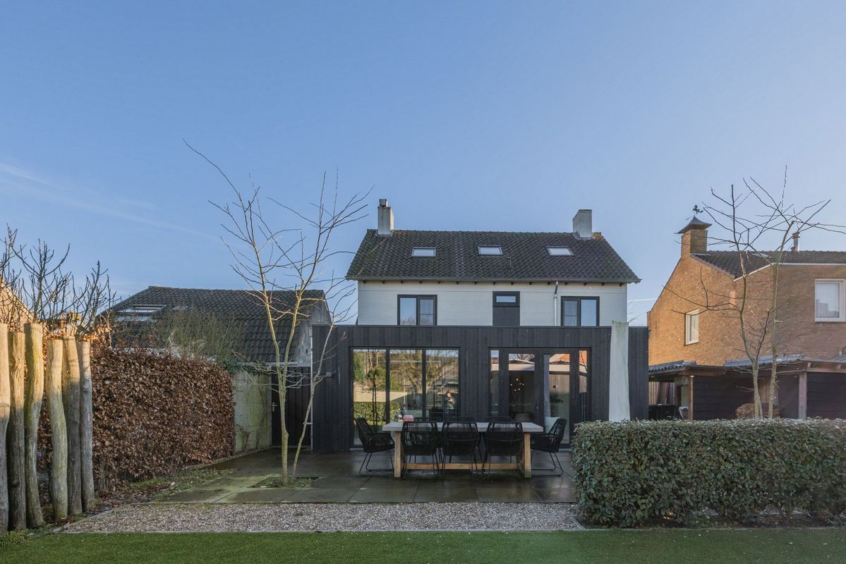 Oranjestraat 32 Photo Blur 50