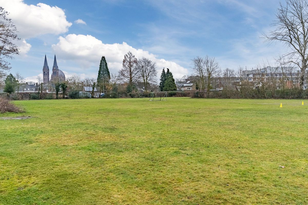 Parallelweg 15 Photo Blur 73