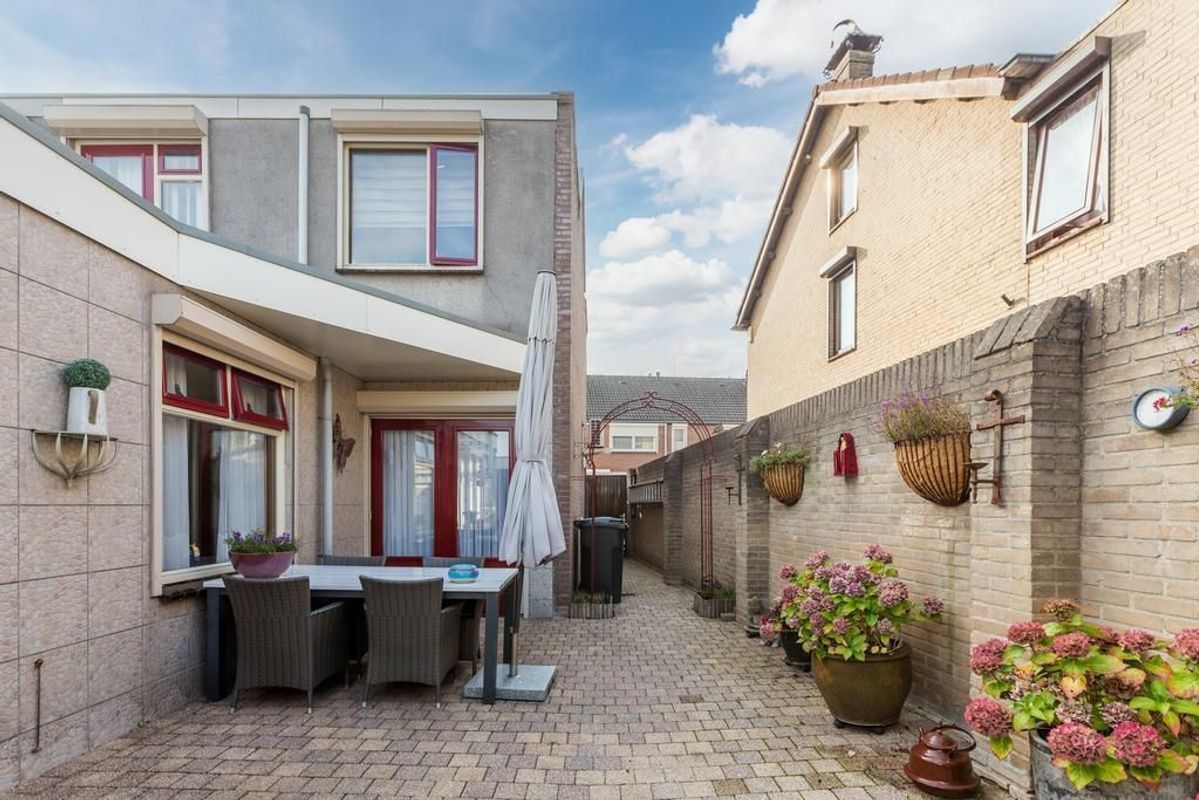 Van Hogendorpstraat 25 Photo Blur 3