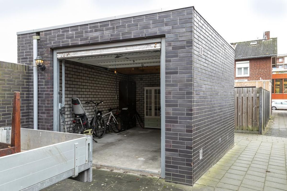 Volmolenplein 6 - A Photo Blur 1