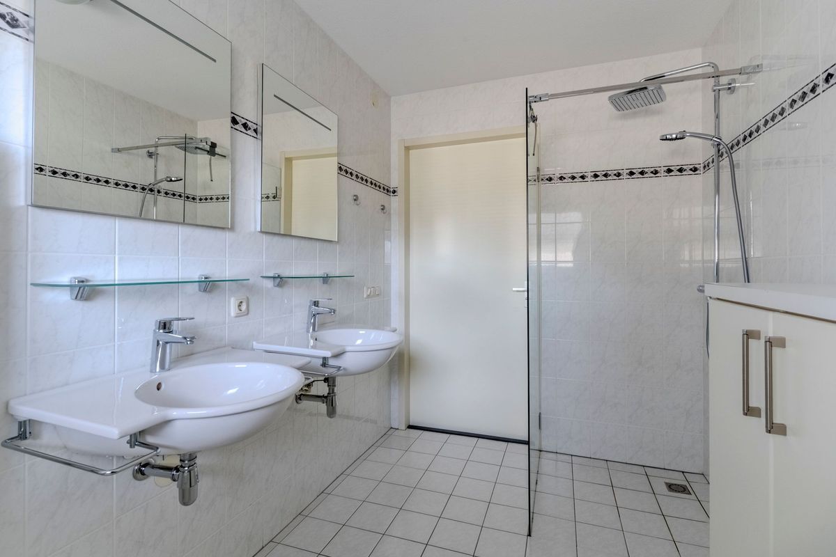 Nimrodel 22 Photo Blur 48