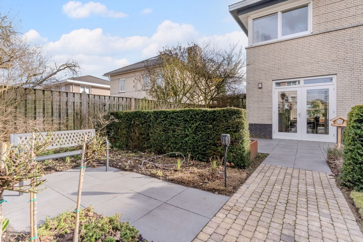 Nimrodel 22 Photo Blur 55