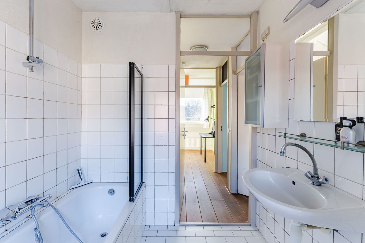 Pastoor van de Boschstraat 1 Photo Blur 25