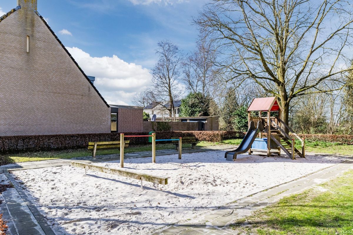 Pastoor van de Boschstraat 1 Photo Blur 32