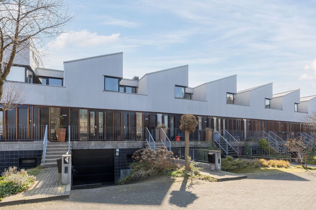 Mr. J.H. de Pontplein 27 Photo Blur 38