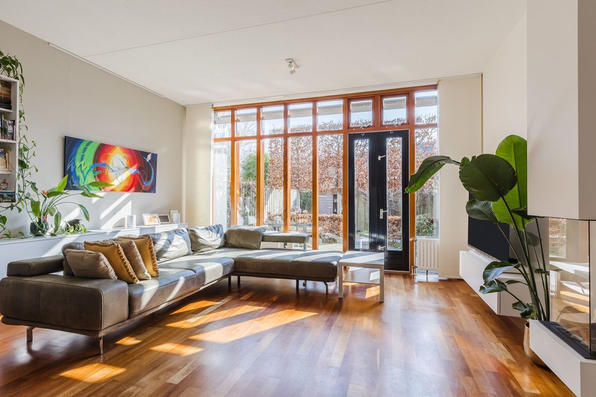 Mr. J.H. de Pontplein 27 Photo Blur 3