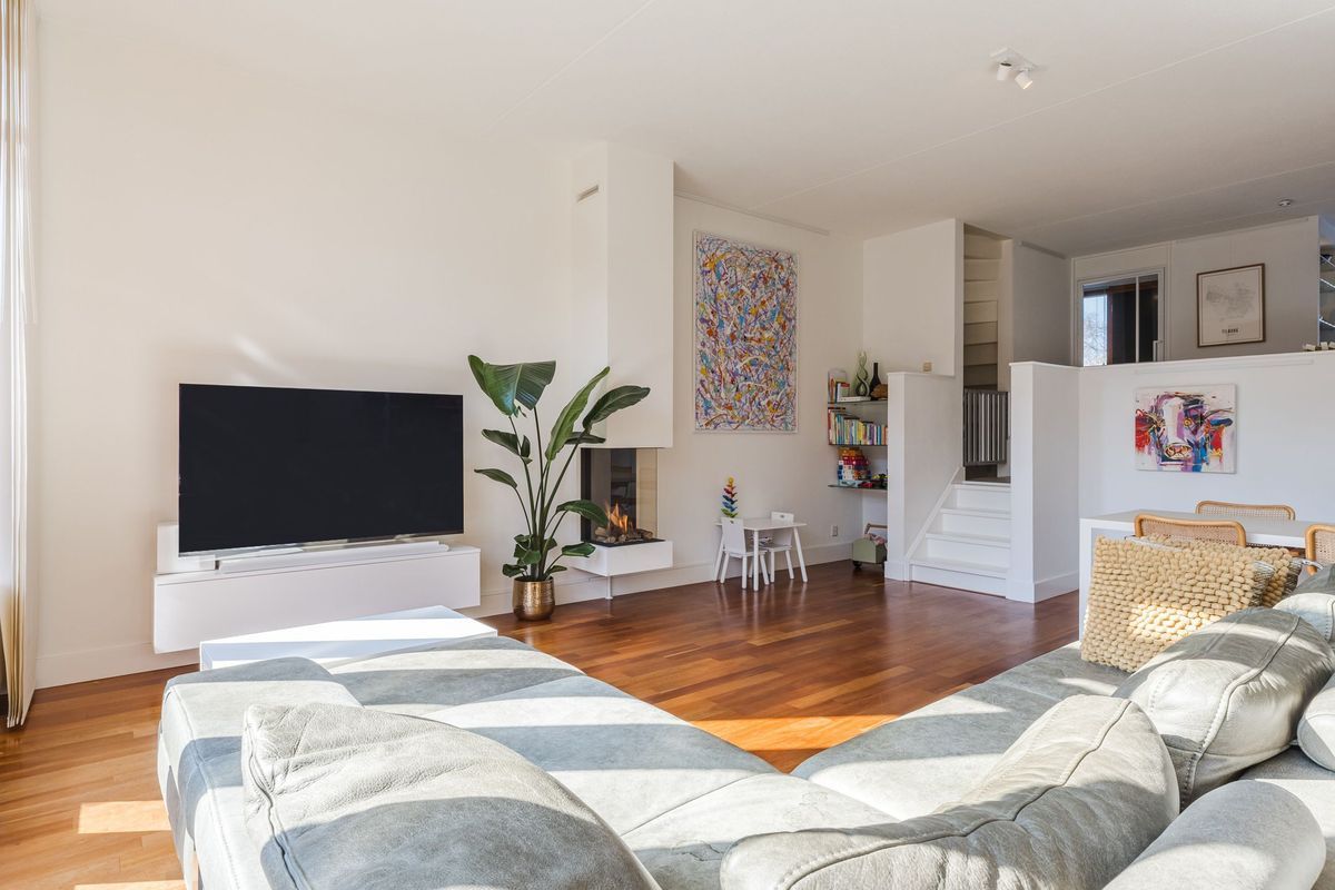 Mr. J.H. de Pontplein 27 Photo Blur 4