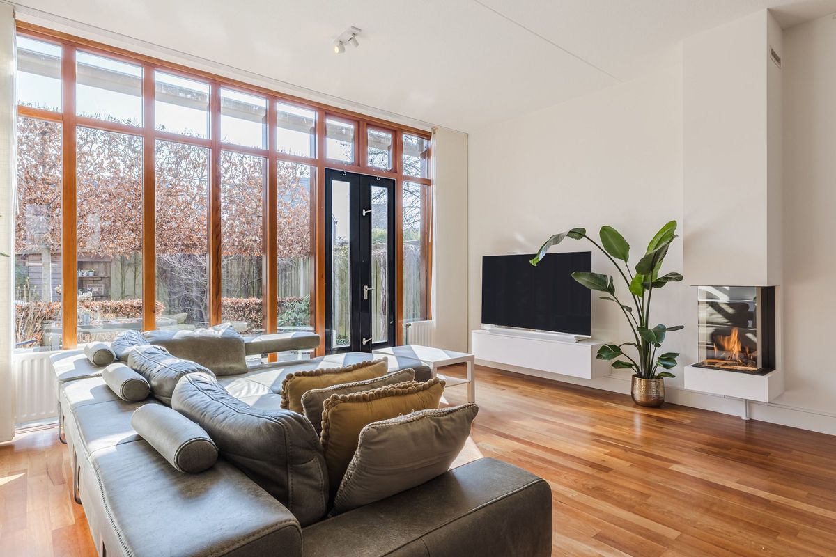 Mr. J.H. de Pontplein 27 Photo Blur 5