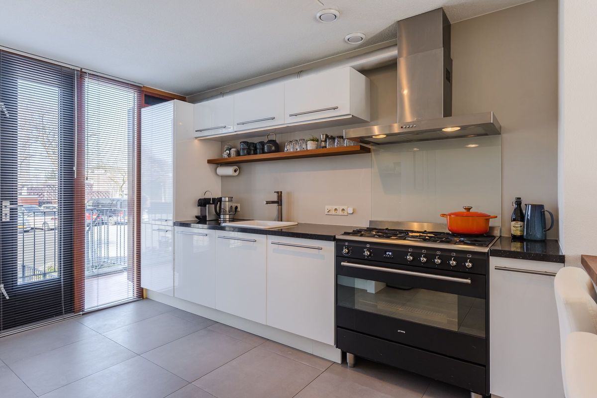 Mr. J.H. de Pontplein 27 Photo Blur 8