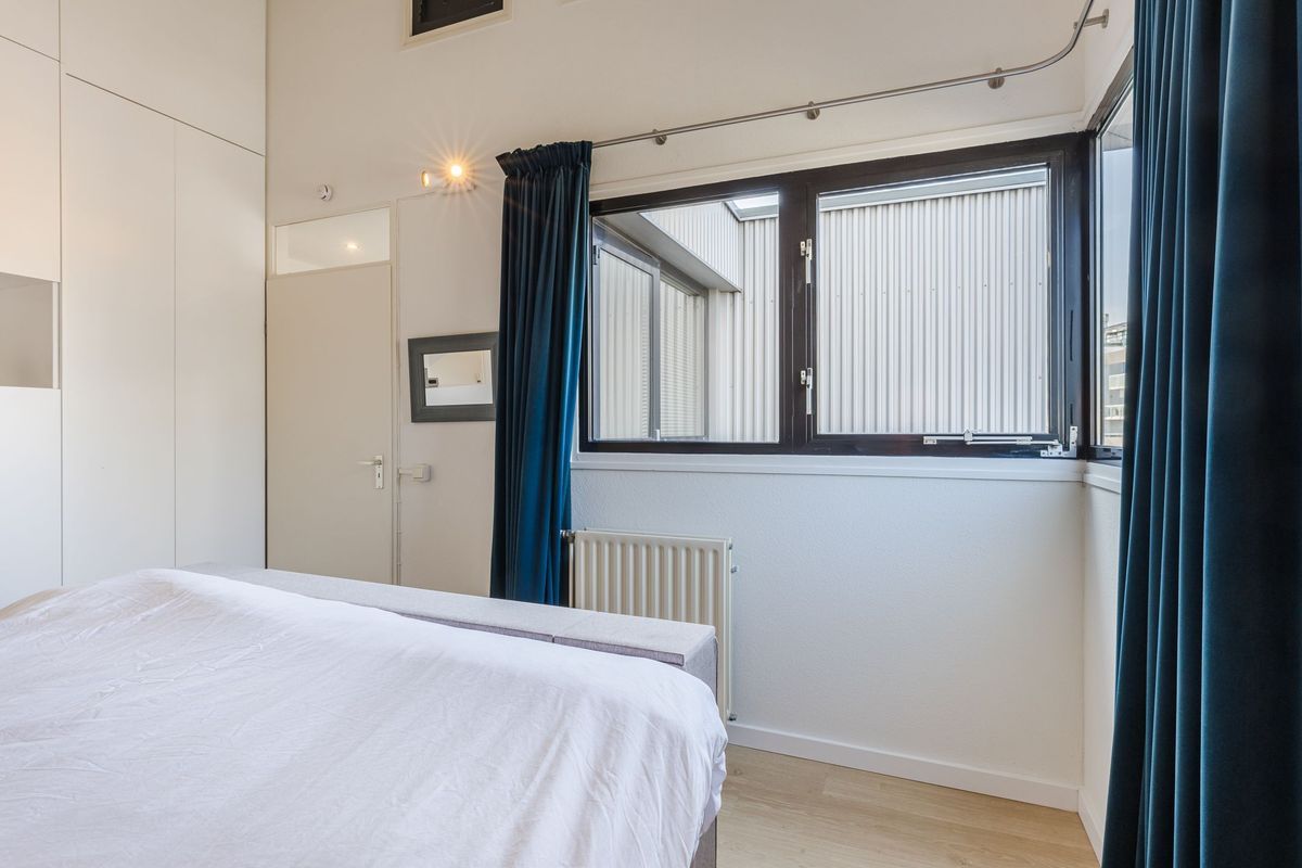 Mr. J.H. de Pontplein 27 Photo Blur 15