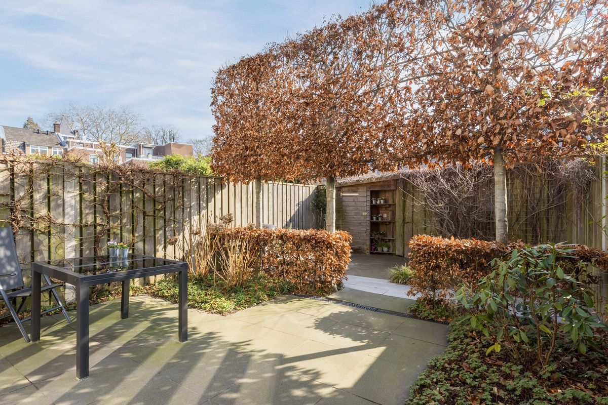 Mr. J.H. de Pontplein 27 Photo Blur 28