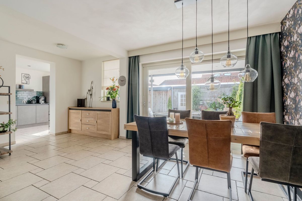 Wede 7 Photo Blur 13