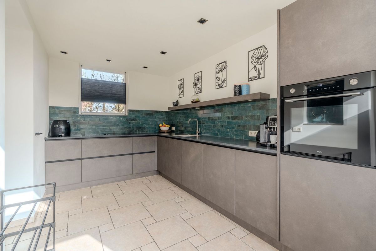 Wede 7 Photo Blur 22