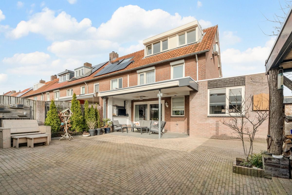 Wede 7 Photo Blur 44